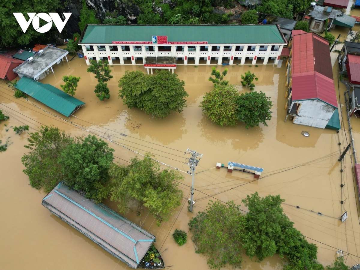 thousands of northern residents scramble amid severe flooding picture 5