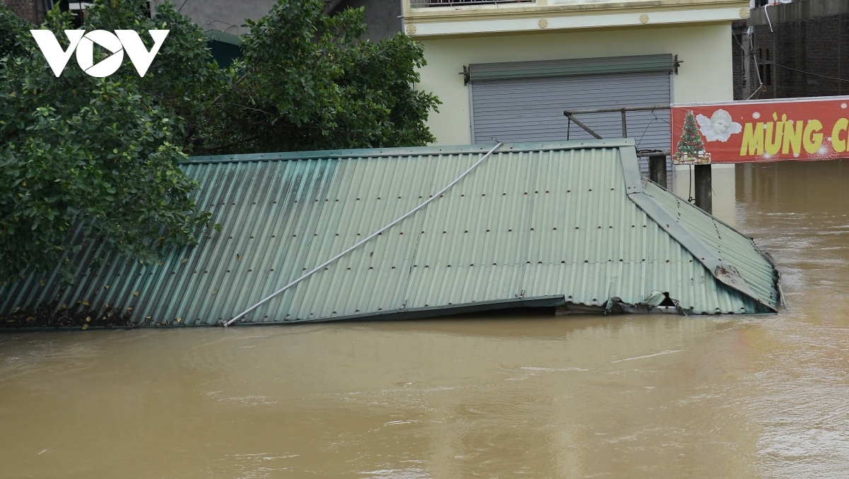 thousands of northern residents scramble amid severe flooding picture 6