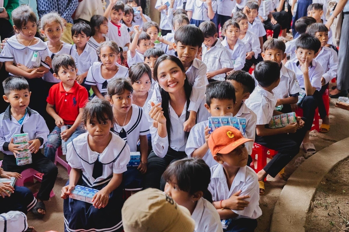 sao viet 14 9 Ung hoang phuc len tieng ve tranh cai di cuu tro tai ha noi hinh anh 8