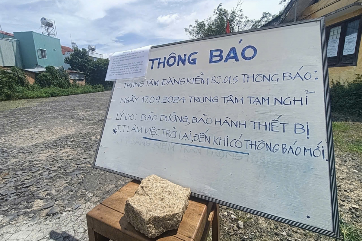 khoi to pho giam doc trung tam dang kiem o kon tum ve toi nhan hoi lo hinh anh 1