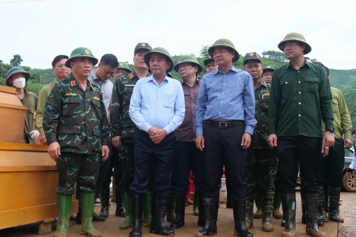 Chủ nhiệm Ủy ban Kiểm tra TƯ đến hiện trường vụ lở đất ở Bảo Yên, Lào Cai