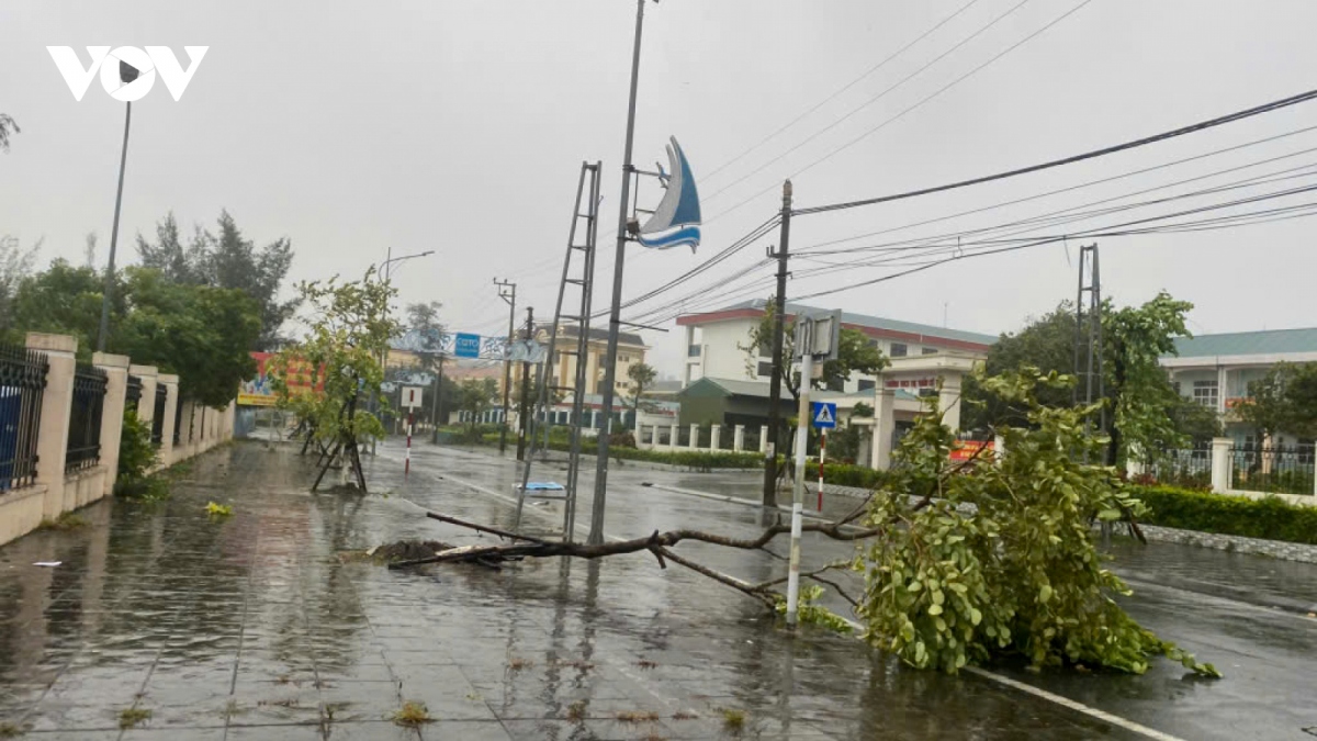 yagi roars into vietnam s northern coast, exerts first impacts on mainland picture 1