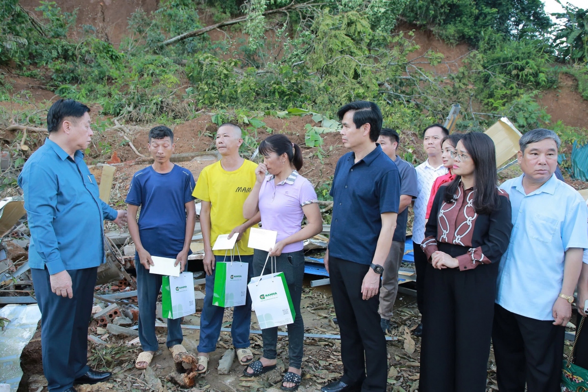 Trưởng Ban Tuyên giáo Trung ương kiểm tra công tác khắc phục hậu quả mưa lũ tại Mộc Châu