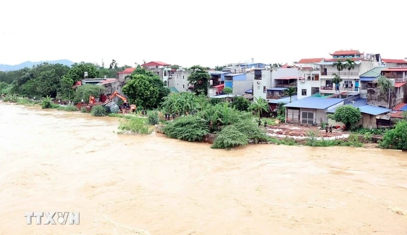 vietnam, china unite to tackle red river flooding after typhoon yagi picture 1