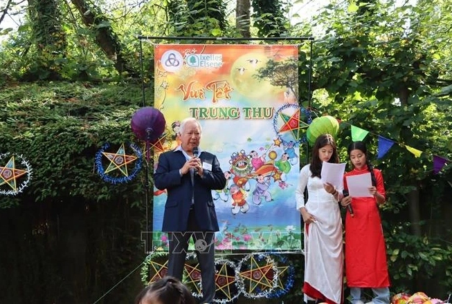 vietnamese in brussels celebrate mid-autumn festival picture 1