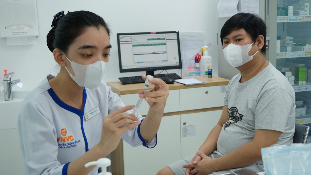 Nguy cơ sốt xuất huyết tăng cao, vaccine trở thành giải pháp chủ động