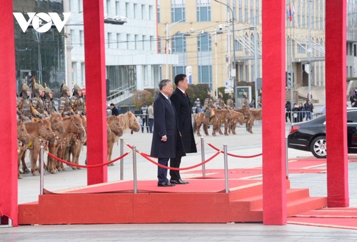 mongolian president hosts welcome ceremony for vietnamese top leader picture 1