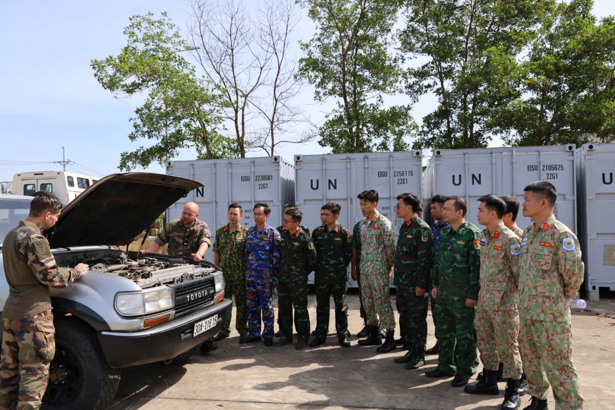 khai mac khoa huan luyen lai xe hai cau cho si quan gin giu hoa binh viet nam hinh anh 4