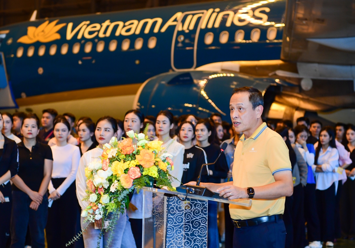 Hơn 300 người diễn tập thoát hiểm khẩn cấp trên máy bay của Vietnam Airlines