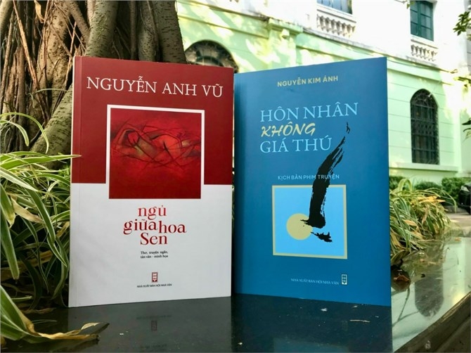 “Ngủ giữa hoa sen" - Tình yêu thiết tha với cuộc đời