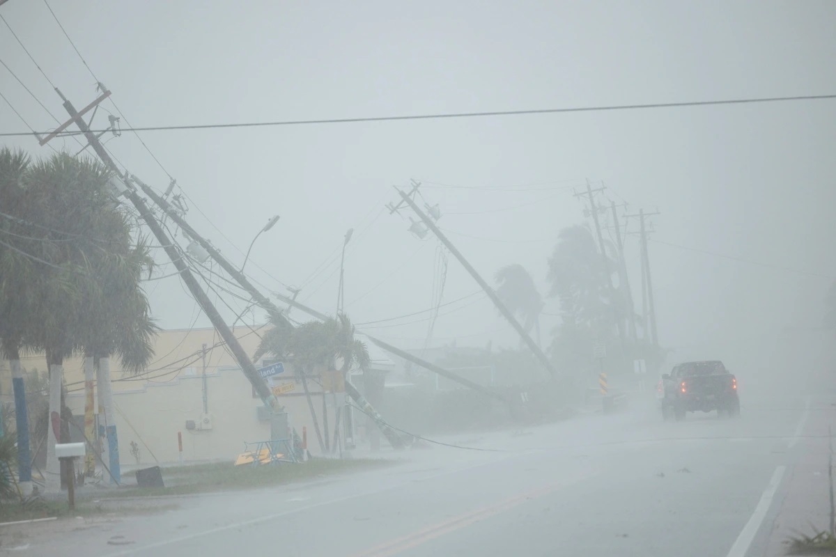 Hình ảnh siêu bão thế kỷ Milton gây thiệt hại nặng nề cho bang Florida