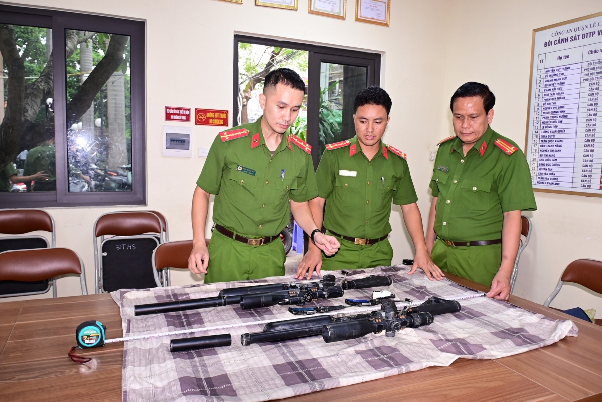 hải phòng khởi tố bình đen và nhóm đối tượng nổ súng tại bến xe vĩnh niệm hình ảnh 2 hai phong khoi to binh den va nhom doi tuong no sung tai ben xe vinh niem hinh anh 2
