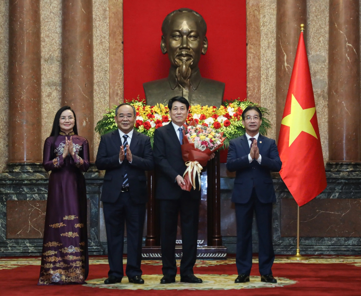 chủ tịch nước lương cường gặp gỡ cán bộ văn phòng chủ tịch nước hình ảnh 2 chu tich nuoc luong cuong gap go can bo van phong chu tich nuoc hinh anh 2