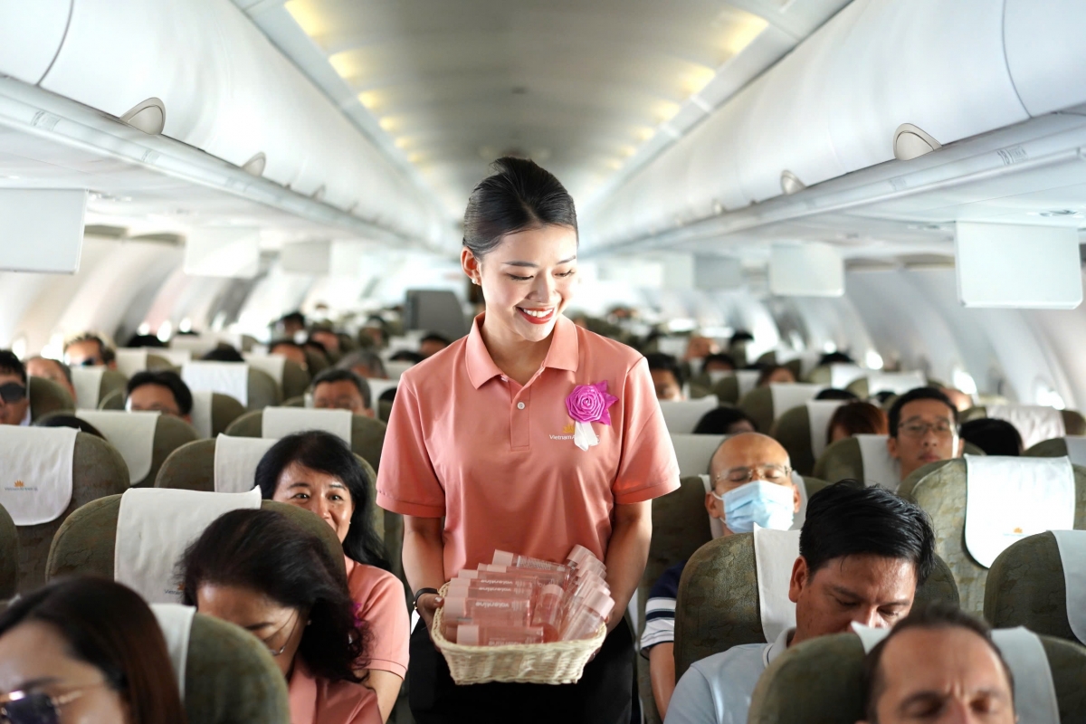  chuyen bay mau hong cua vietnam airlines chung tay vi binh dang gioi hinh anh 3