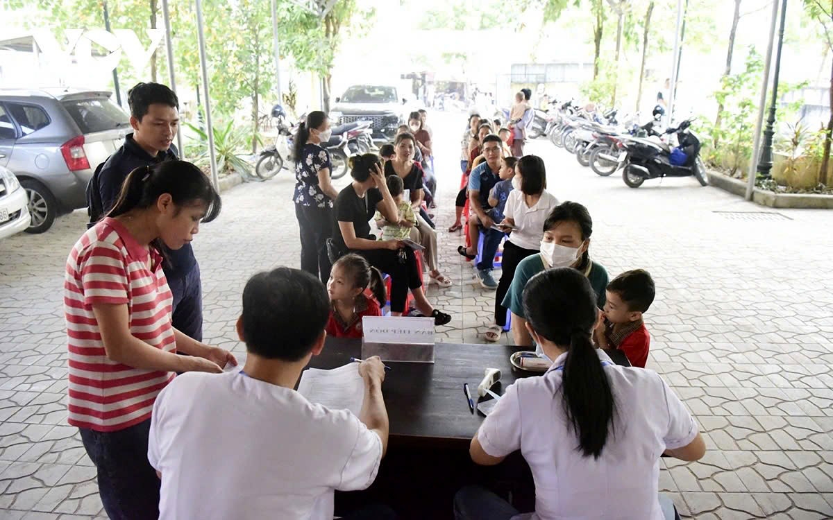 hanoi children get measles vaccine shot picture 3