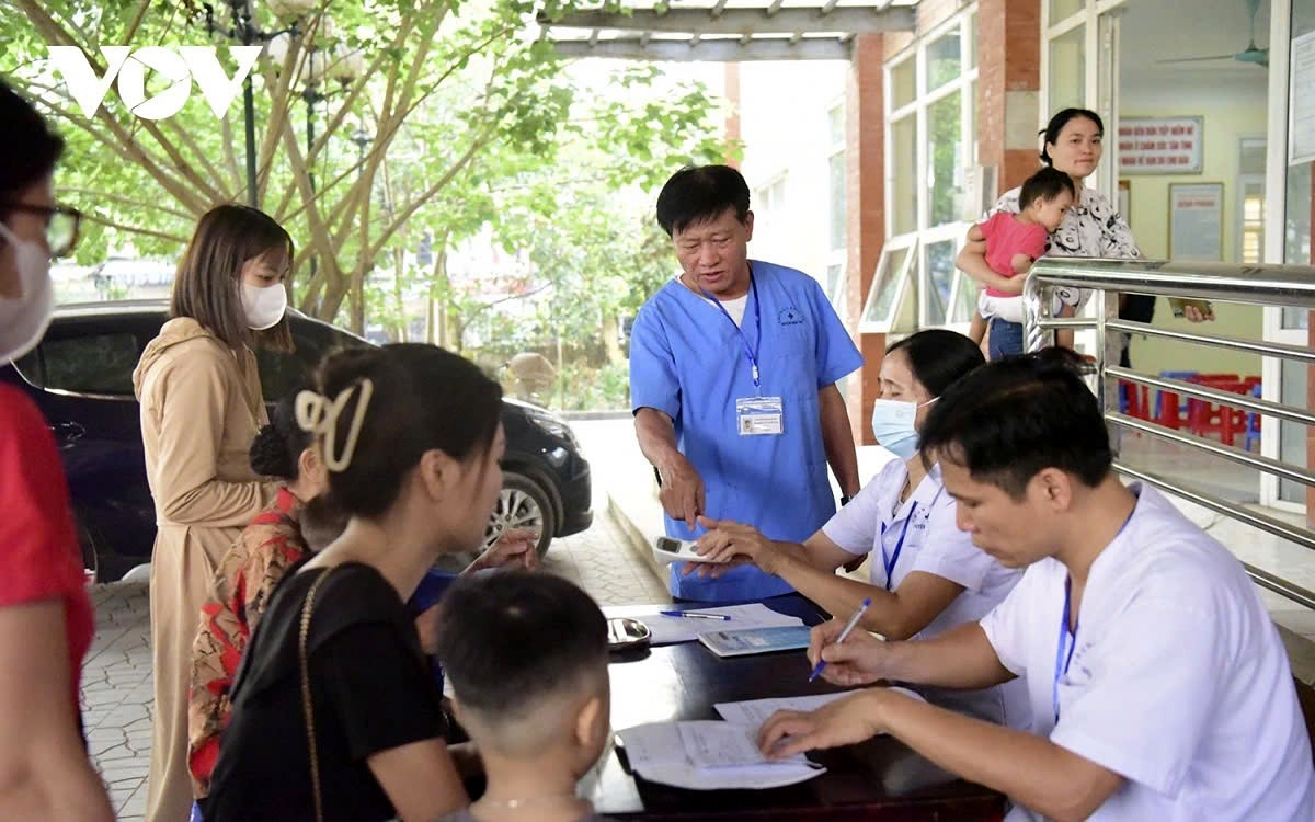 hanoi children get measles vaccine shot picture 4