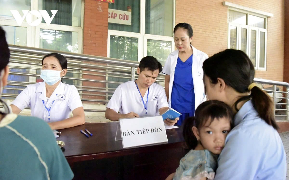 hanoi children get measles vaccine shot picture 7