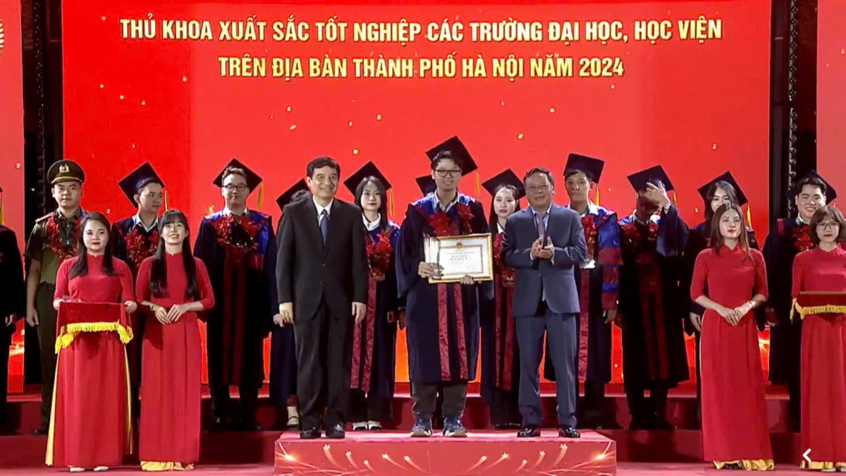 Tuyên dương 100 Thủ khoa xuất sắc tốt nghiệp các trường Đại học, Học viện năm 2024