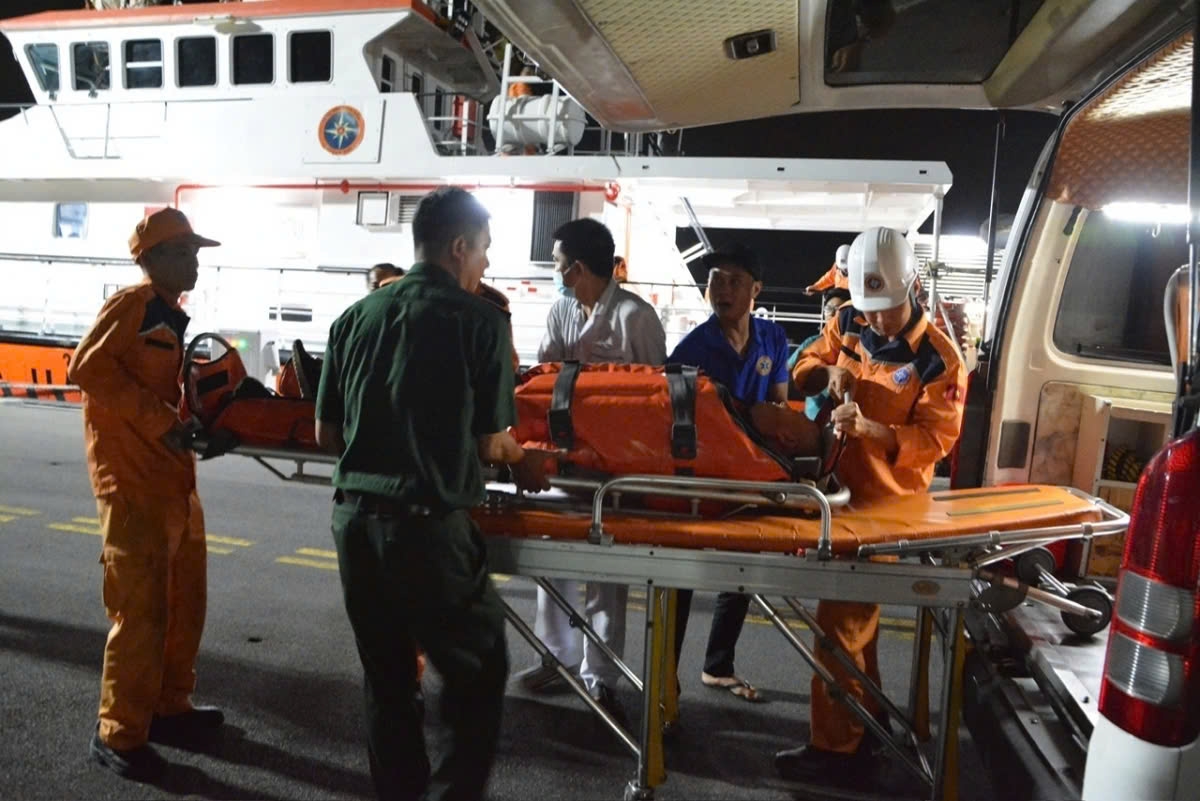 chinese crew member suffering stroke at sea rescued in vietnam picture 1