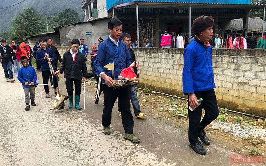 ghost sweeping ritual of phu la ethnic people picture 1 ghost sweeping ritual of phu la ethnic people picture 1