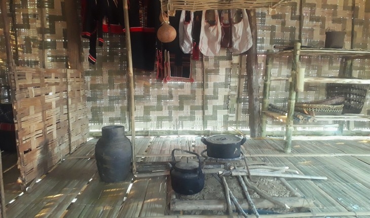 sacred woodstove in a kho mu ethnic house picture 2 sacred woodstove in a kho mu ethnic house picture 2