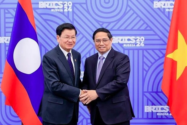 pm pham minh chinh meets lao top leader picture 1