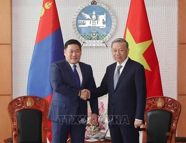 Vietnam’s top leader meets with Mongolian PM