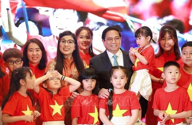 pm meets vietnamese community in abu dhabi picture 1