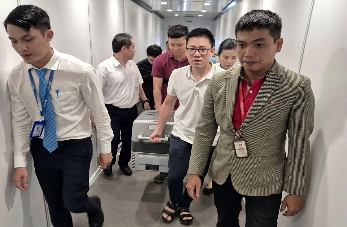 chuyen bay vietjet khoi hanh som de van chuyen trai tim duoc hien tang hinh anh 1