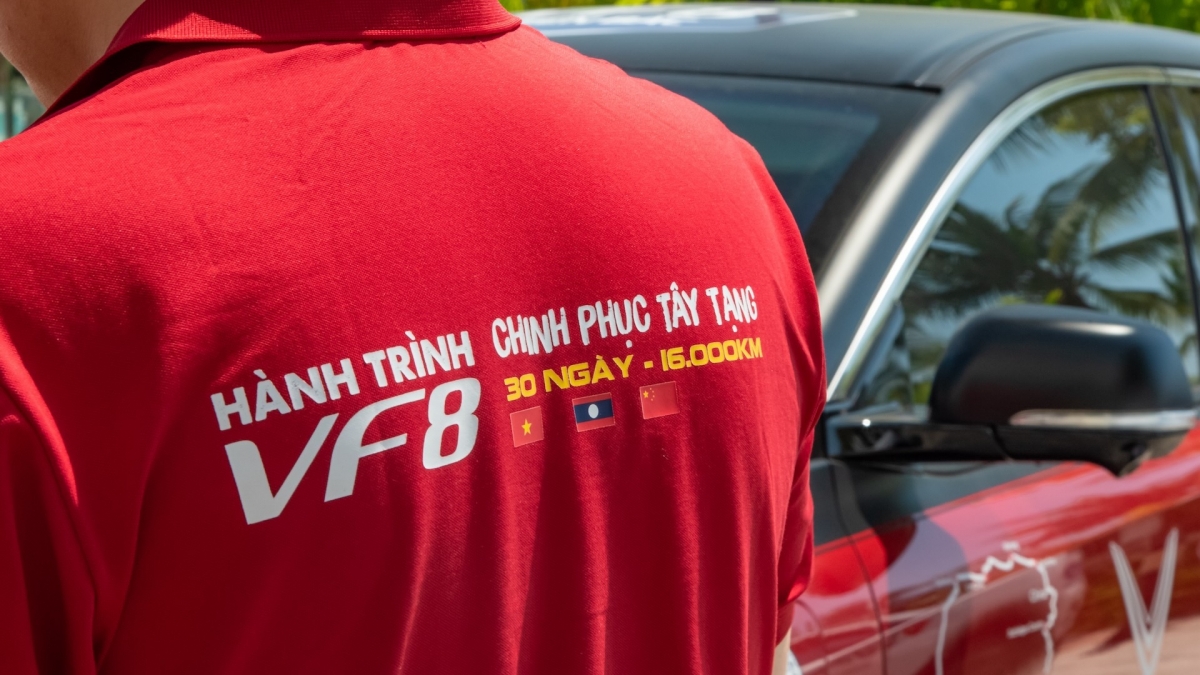 cac chu xe vinfast vf 8 len do chuan bi cho hanh trinh 16.000 km chinh phuc tay tang hinh anh 5