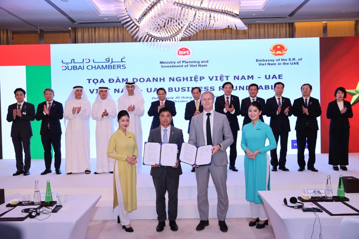 vietnam airlines bắt tay với hai hãng hàng không hàng đầu thế giới tại uae hình ảnh 1 vietnam airlines bat tay voi hai hang hang khong hang dau the gioi tai uae hinh anh 1