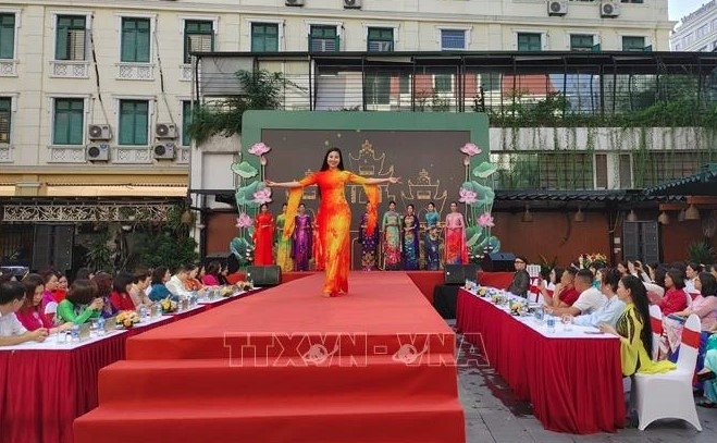 Hanoi campaign encourages women to wear Ao dai