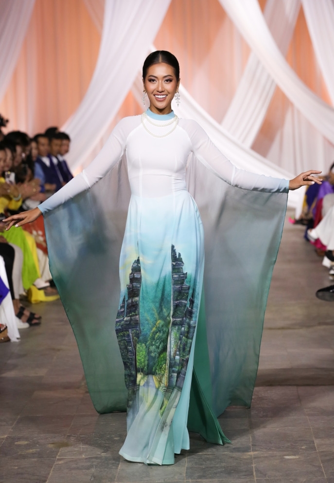 miss cosmo 2024 finalists appear charming whilst modeling ao dai picture 5