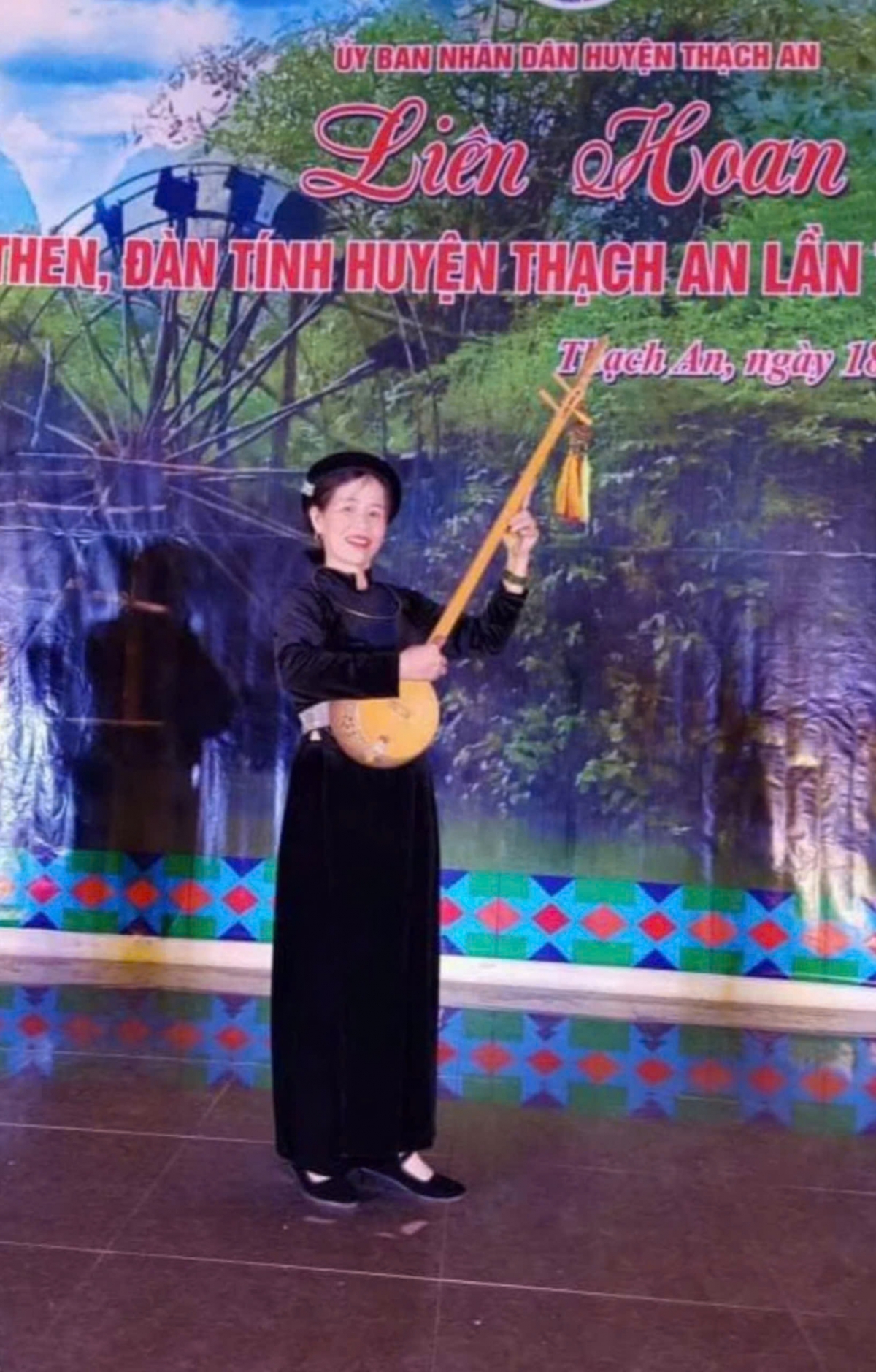 nguoi giu ngon lua dan ca tay, nung o van trinh cao bang hinh anh 3