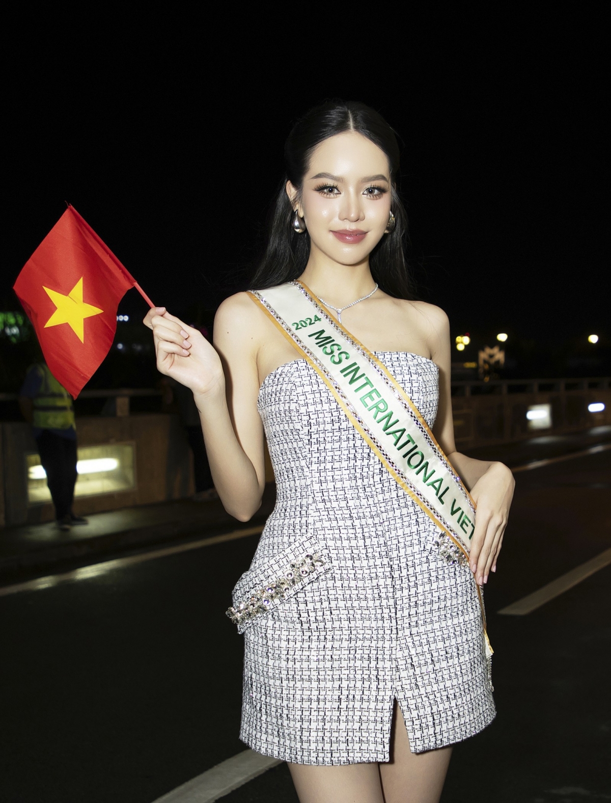 two local beauties depart for miss international and miss universe pageants picture 1