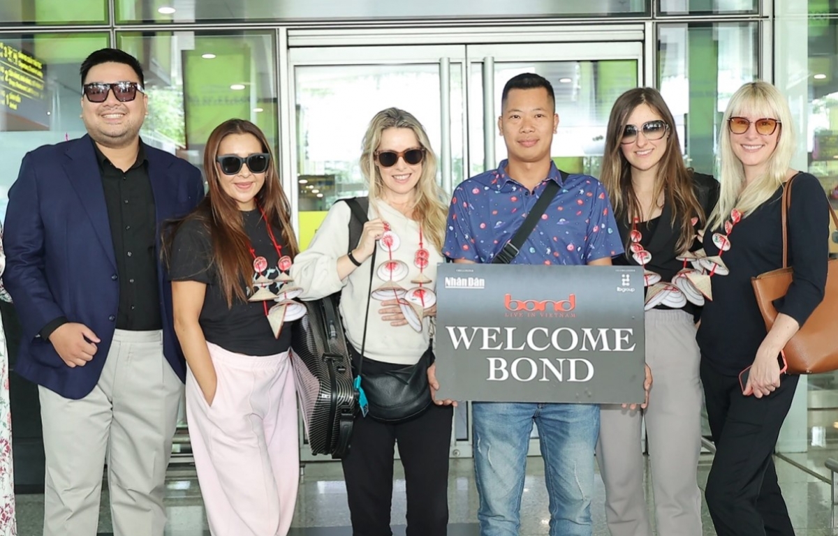 string quartet bond lands in hanoi ahead of performance picture 1