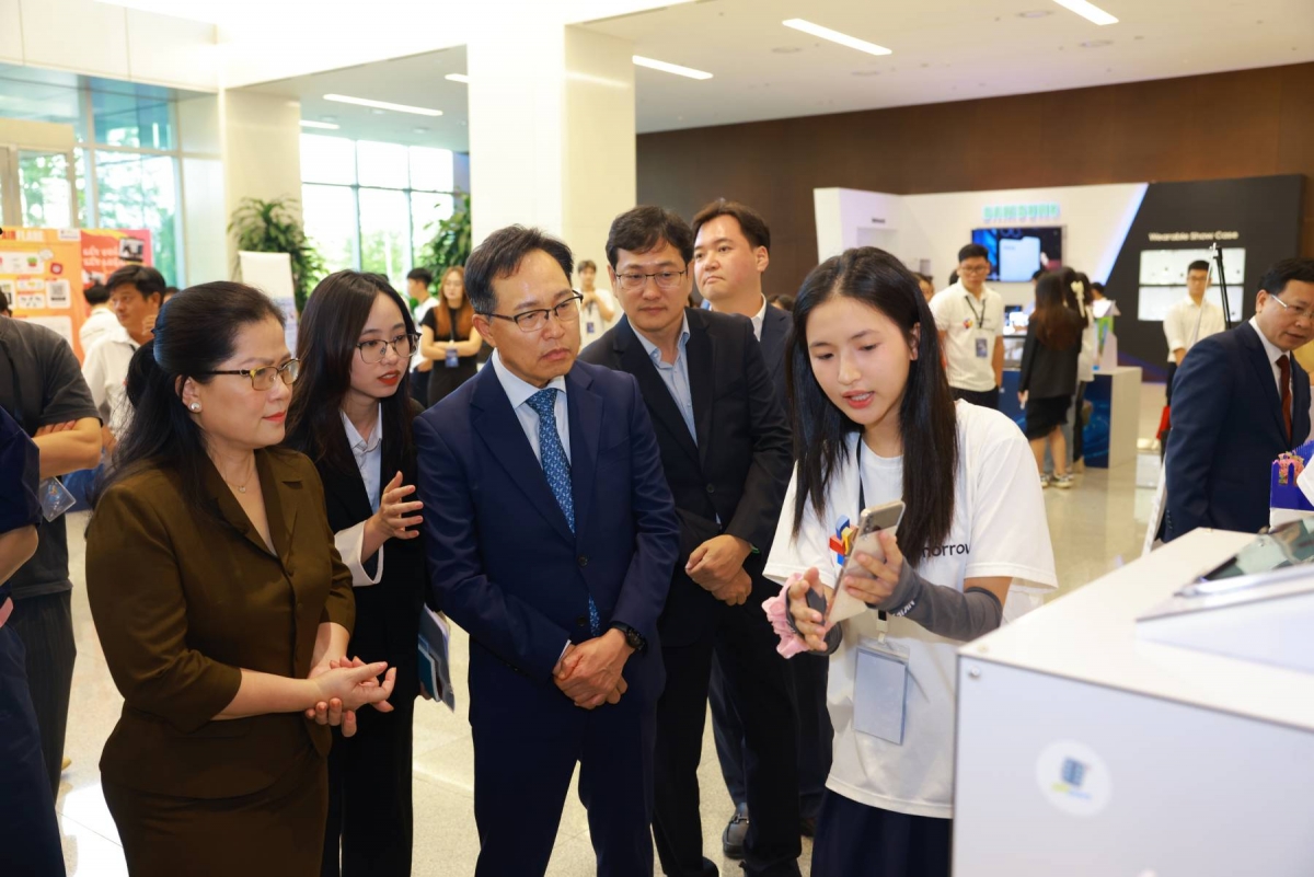 samsung việt nam tổng kết và trao giải cuộc thi solve for tomorrow hình ảnh 1 samsung viet nam tong ket va trao giai cuoc thi solve for tomorrow hinh anh 1