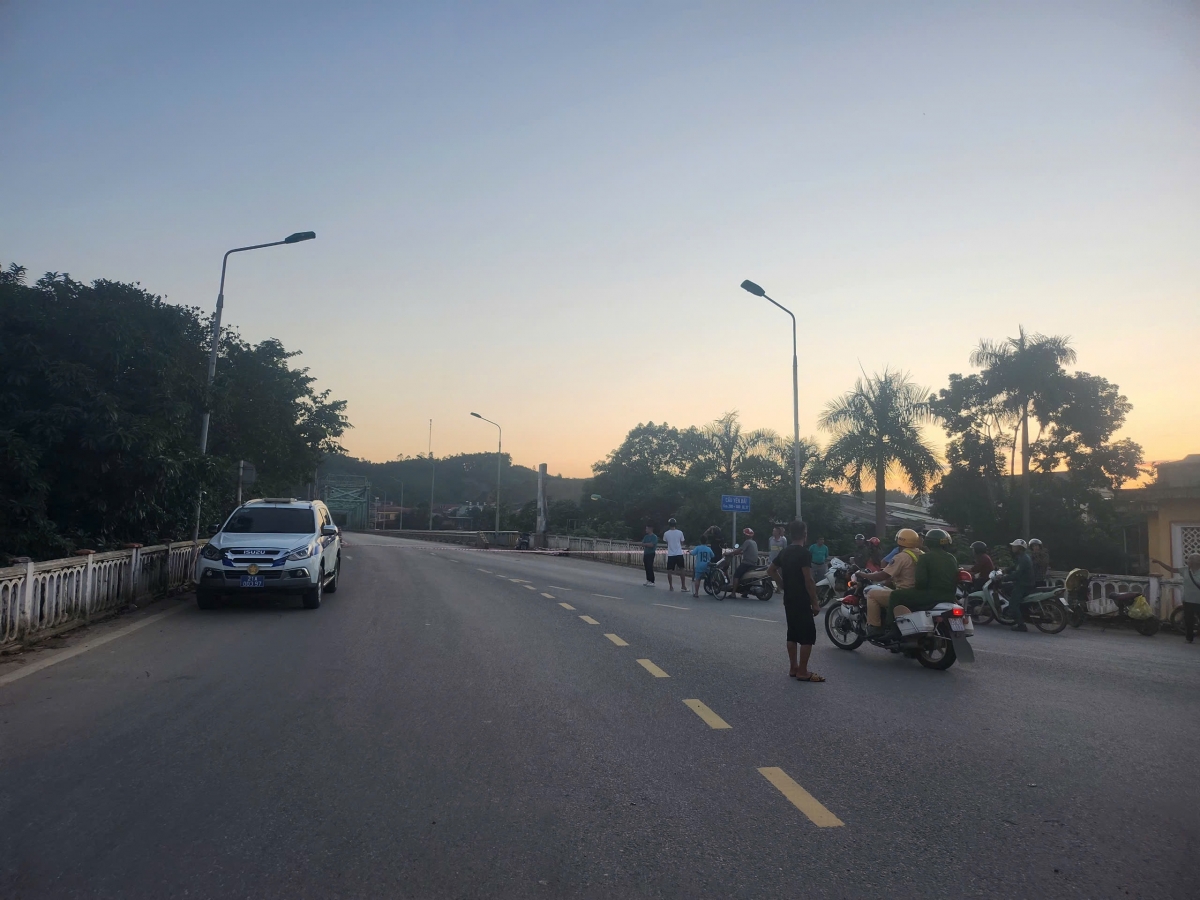 Cấm người và phương tiện qua cầu Yên Bái từ chiều 3/10
