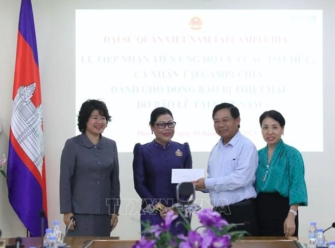 cambodia continues to support storm, flood victims in vietnam picture 1