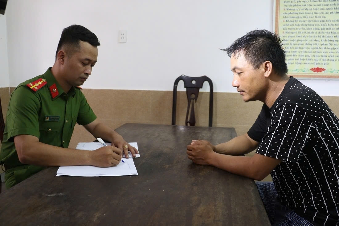 Công an Nghệ An bắt đối tượng chuyên đi lừa đảo ở các giáo xứ, nhà thờ