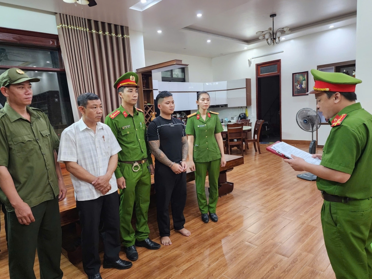 Bắt tạm giam đối tượng cho vay lãi nặng 365%/năm