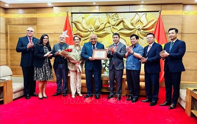 friendship insignia bestowed on cuban ambassador picture 1