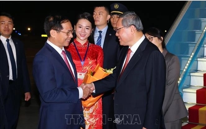 chinese premier arrives in hanoi for official visit to vietnam picture 2 chinese premier arrives in hanoi for official visit to vietnam picture 2
