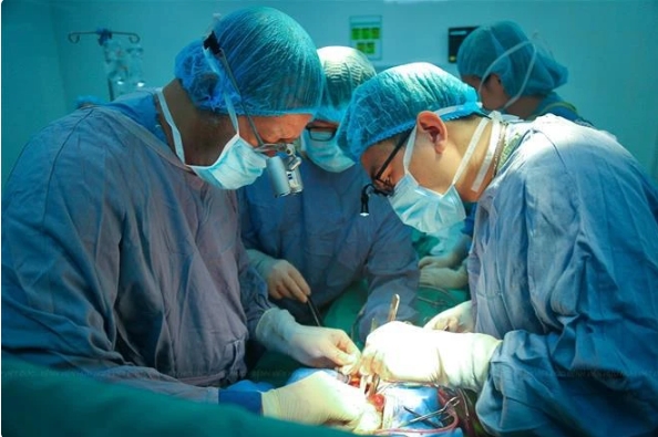 vietnam successfully conducts first simultaneous heart-liver transplant picture 1 vietnam successfully conducts first simultaneous heart-liver transplant picture 1