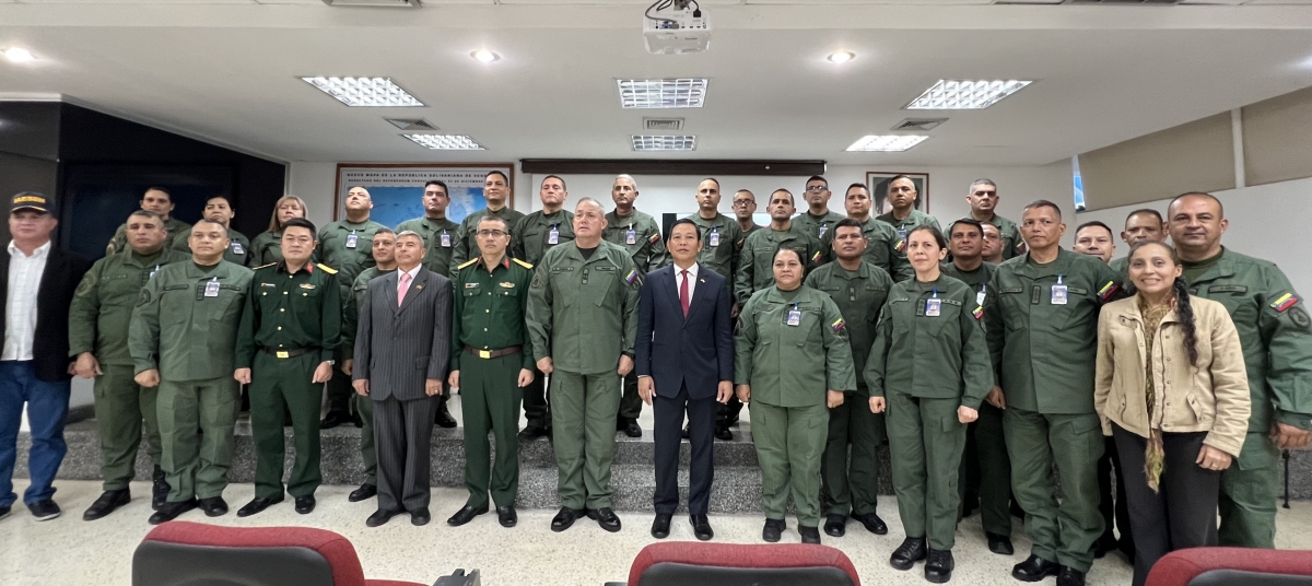 Giới thiệu chính sách đối ngoại và quốc phòng Việt Nam tại Venezuela