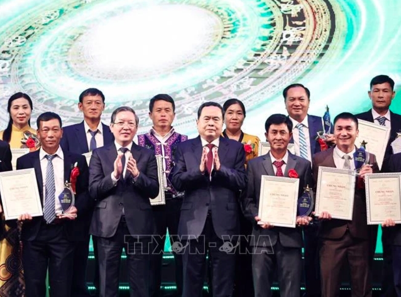 Outstanding Vietnamese farmers, cooperatives honoured