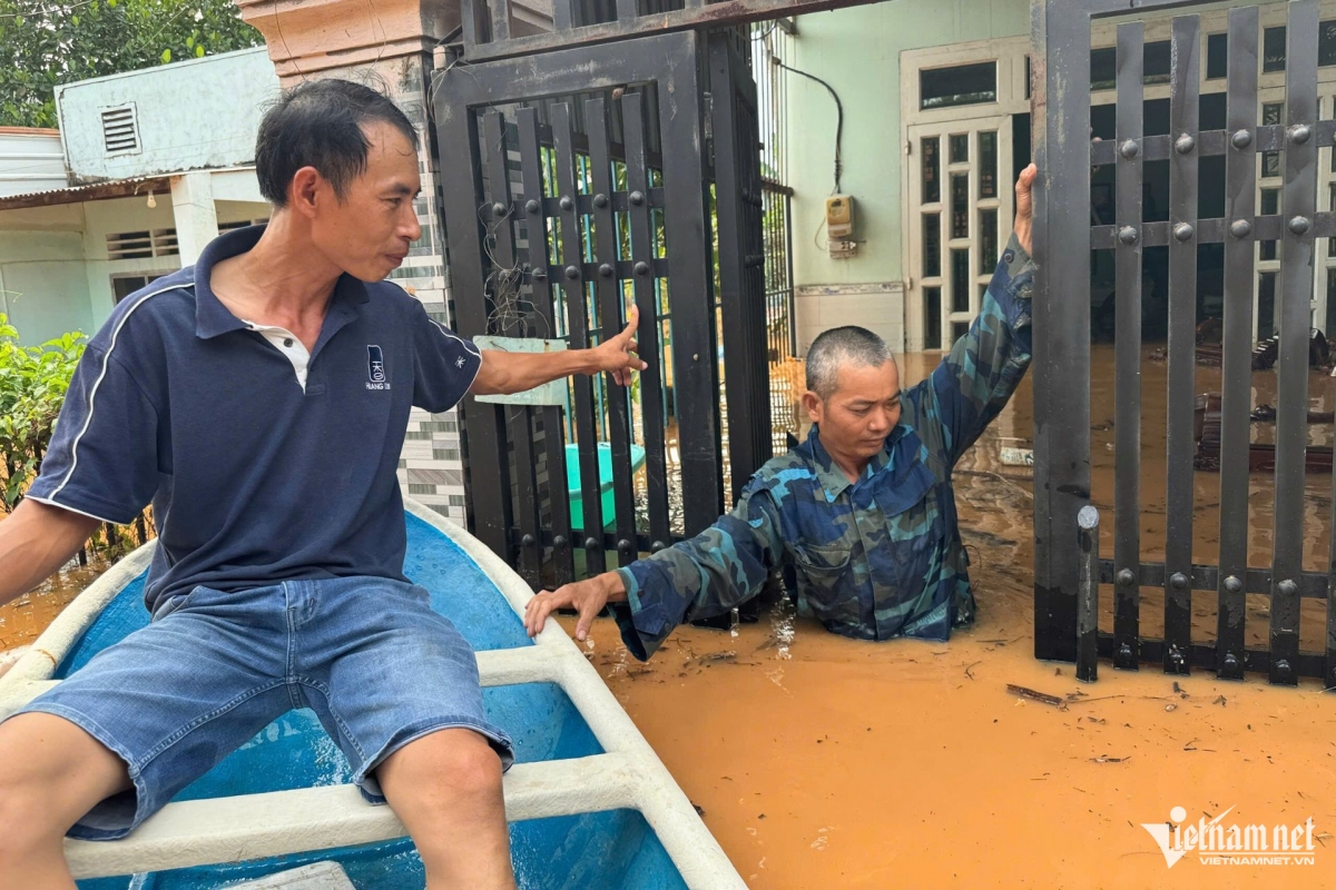 hundreds of households in dong nai flooded with power cut off following storm picture 3