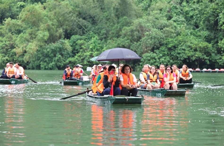 foreign arrivals in vietnam hits 12.7 million in nine months picture 1