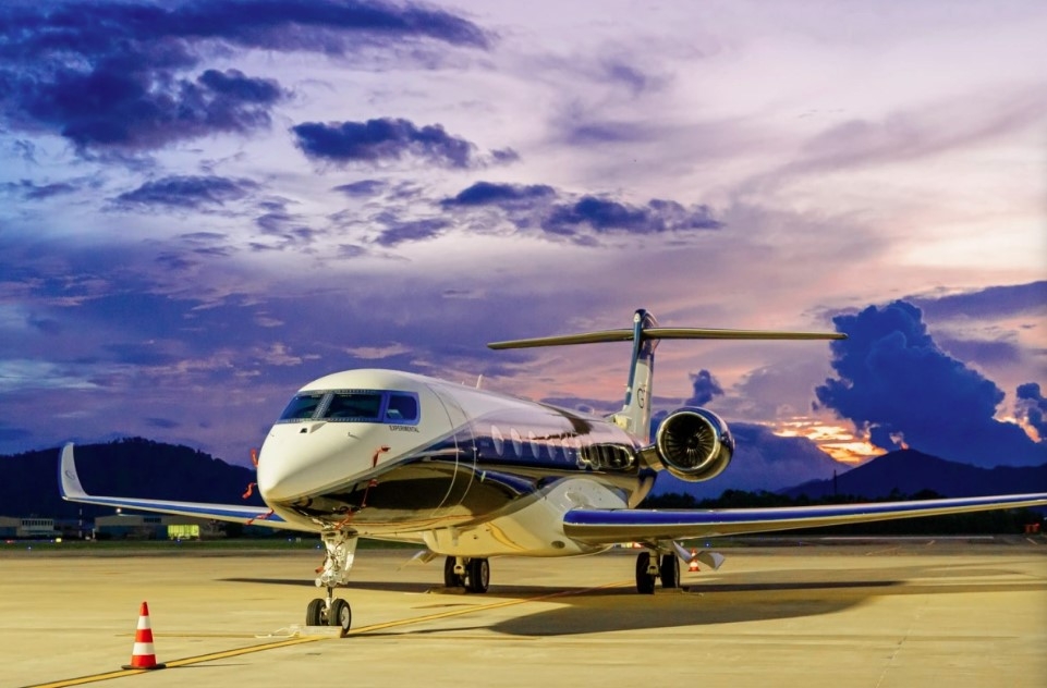 five luxury gulfstream jets touch down at da nang airport picture 5