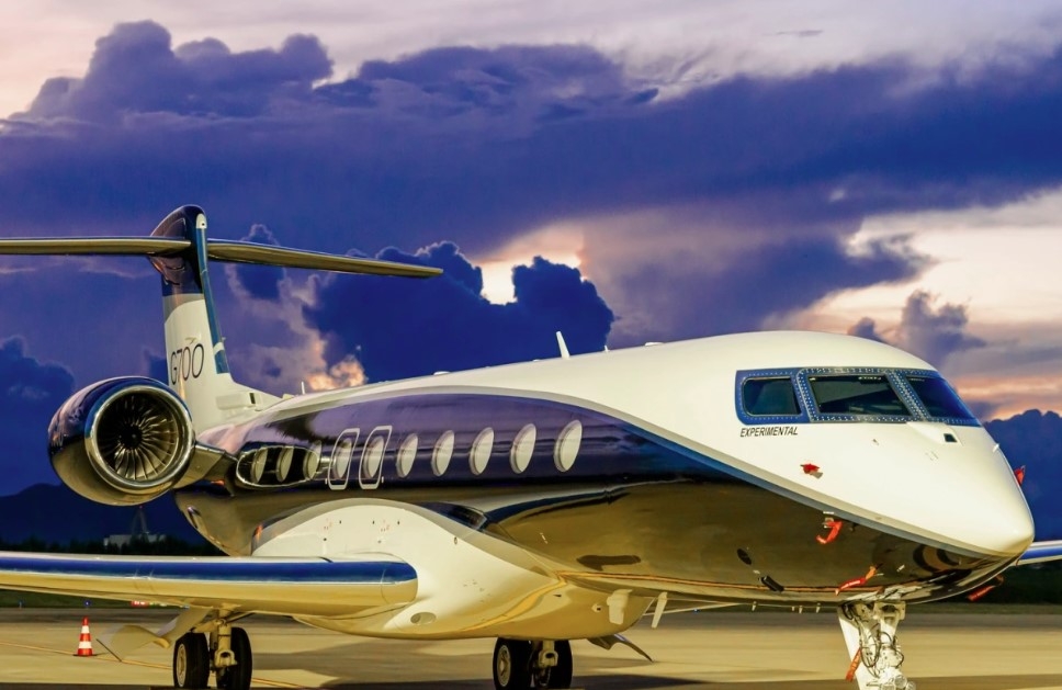 five luxury gulfstream jets touch down at da nang airport picture 7